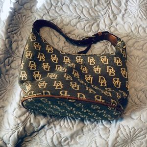 Dooney y bourke purse